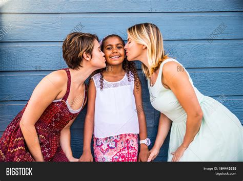 mother and daughter lesbian|A Mom Proves Shes OK With Her Lesbian Daughter in